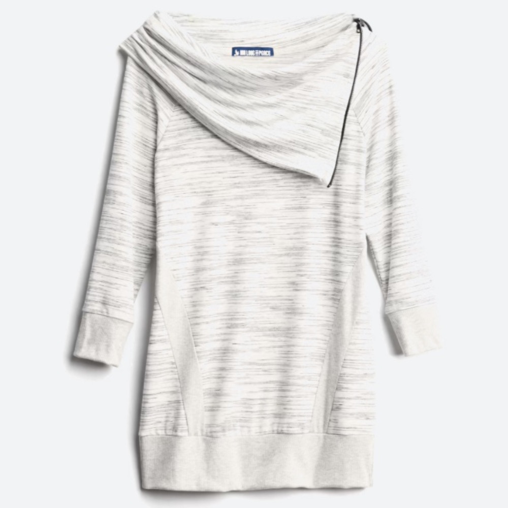 Cool collar on this sweatshirt!
